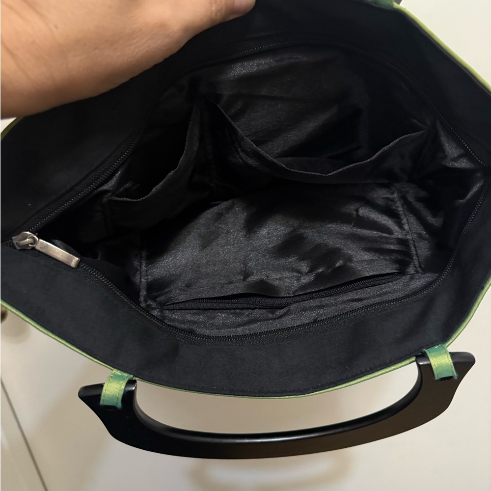 Vintage Hand-Embroidered Green Floral Tote Bag with Black Handles - Picture 9 of 9